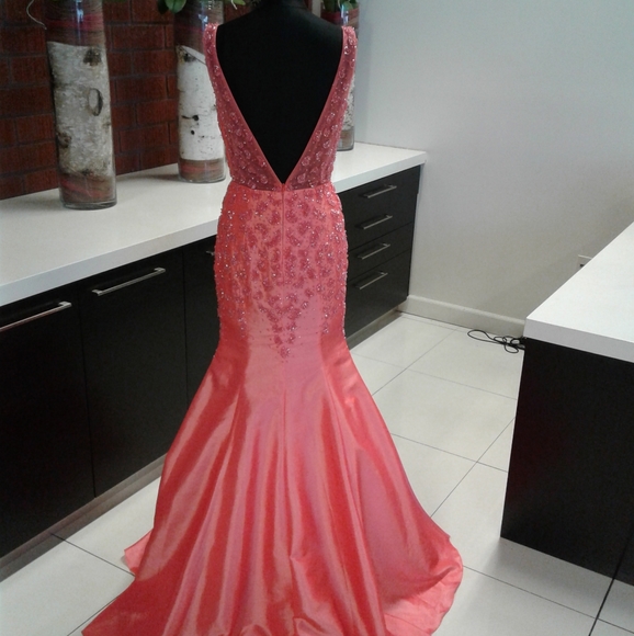 Vienna Prom 9906 Coral Trumpet mermaid gown - Picture 4 of 7